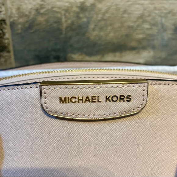 🌟NWT🌟Michael Kors Soft Pink Leather Shoulder Bag with Gold Hardware - Picture 6 of 8